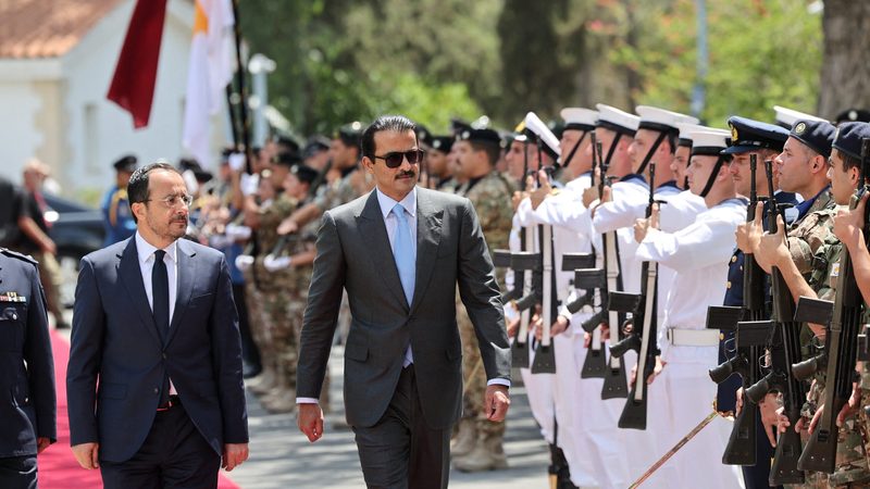 President Nicos Christodoulides and Emir Sheikh Tamim bin Hamad Al Thani at the ceremony to welcome the emir to Cyprus this week