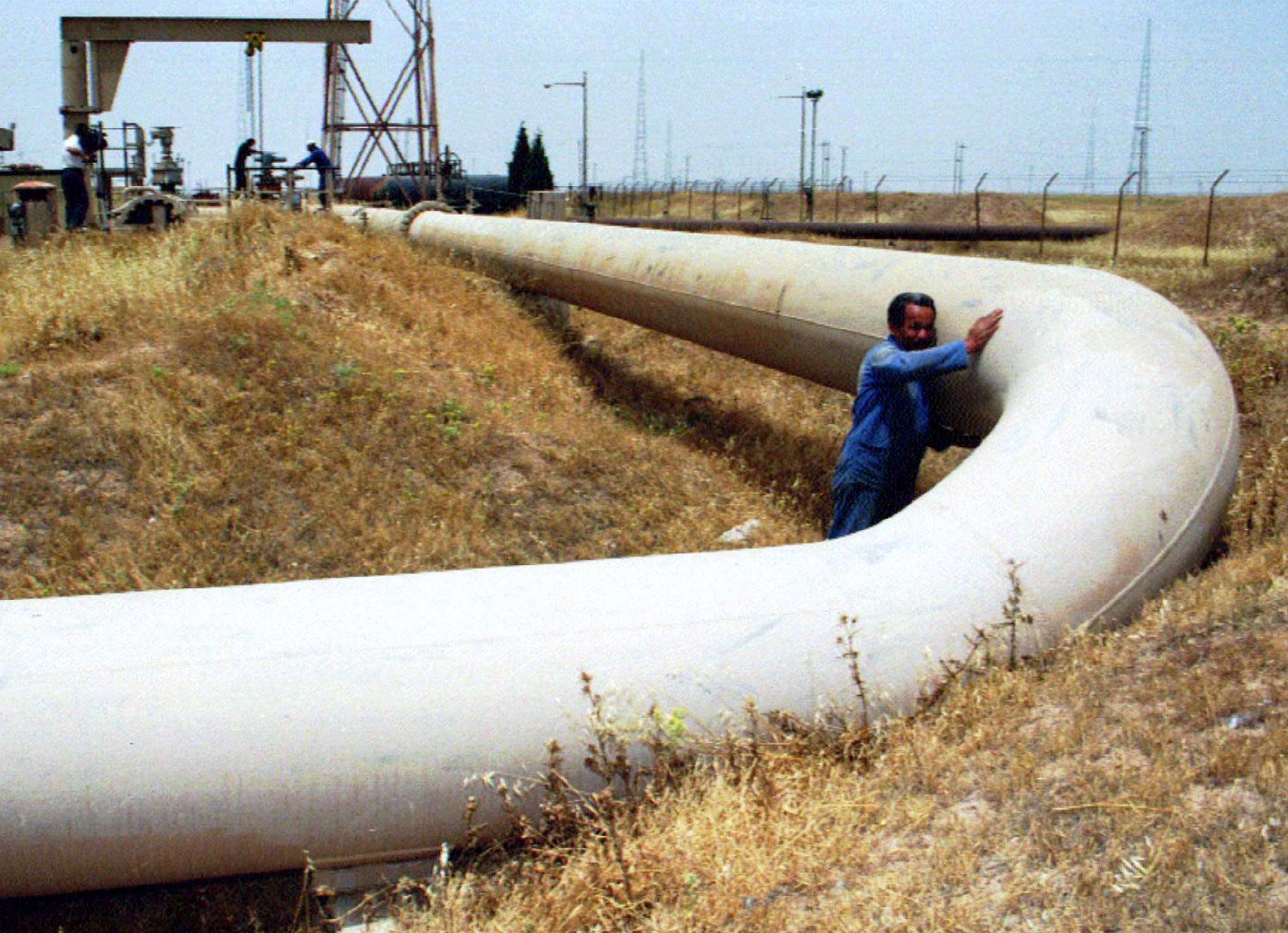 Iraq oil pipeline The Iraq-Turkey pipeline has been an essential source of revenue for the semi-autonomous Kurdistan region