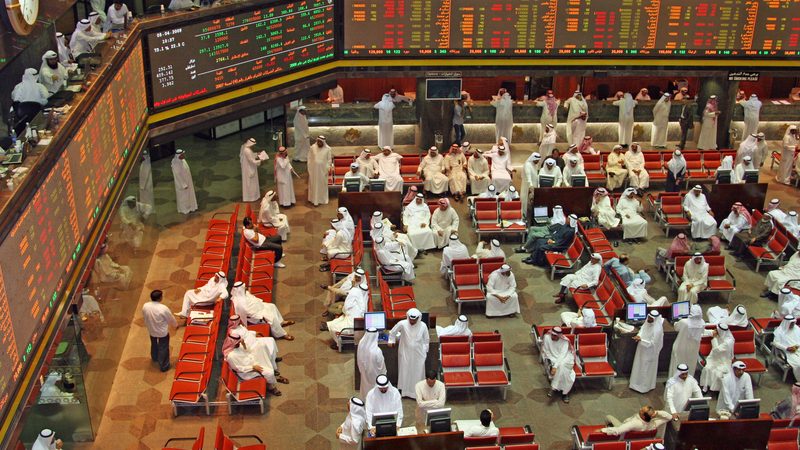 Traders on the floor of the Kuwaiti bourse, where Beyout became the first new listing since 2022