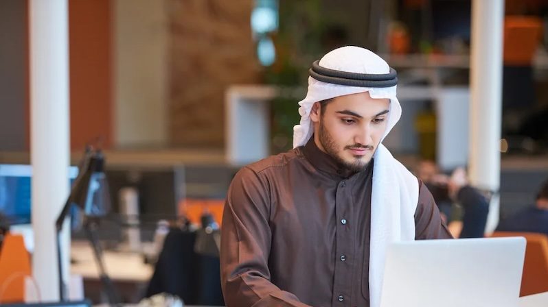 A government survey showed that 96% of unemployed Saudis are open to accepting job offers in the private sector