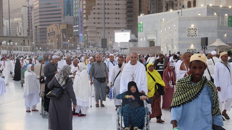A pilgrim pushes his mother on a wheelchair, ahead of the annual haj pilgrimage, in Mecca, Saudi Arabia, June 9, 2024. REUTERS/Saleh Salem