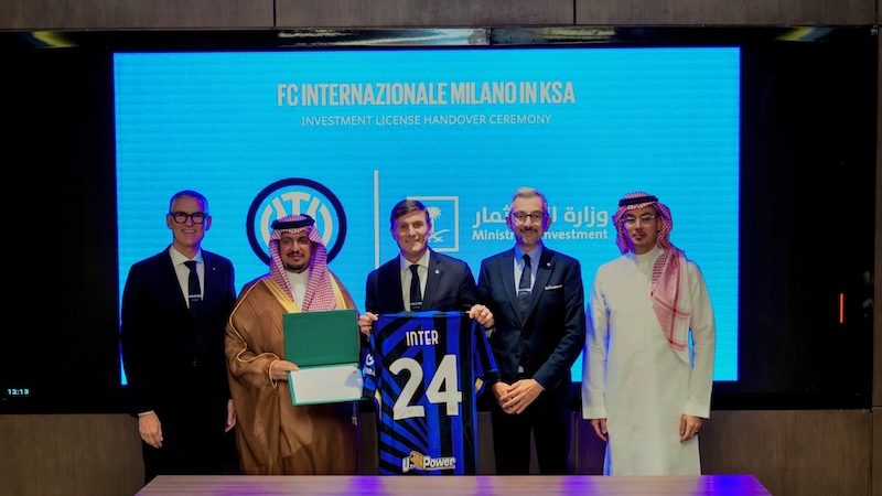 Saudi Arabia government official and Inter Milan executives at the licence granting event