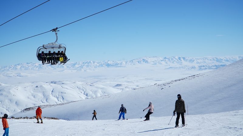 Erciyes in central Turkey’s Kayseri region is among the best known and most popular resorts ski