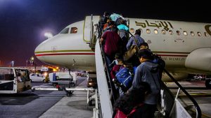 Passengers board an Etihad Airways airplane at Abu Dhabi; the airline plans to carry 33 million passengers by the end of the decade