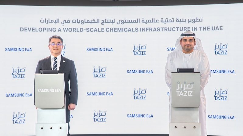 Hong Namkoong, President and CEO of Samsung E&A and Mashal Saoud Al-Kindi, CEO of Ta’ziz at the EPC contract award ceremony