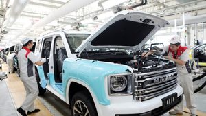 Factory workers building an H9 off-road vehicle from Haval, one of the Chinese car brands gaining ground in the UAE