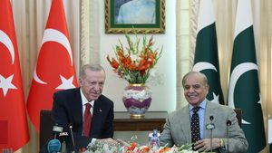 Turkey president Tayyip Erdoğan and Pakistan's Prime Minister Shehbaz Sharif addressing a press conference in Islamabad