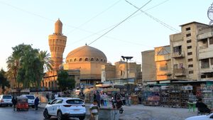 2SWY1JK Baghdad, Bagdad in Iraq - November 15 2024: the bird market Al-Ghazal (Al-Ghazil) at Khulafa Street Iraq houses