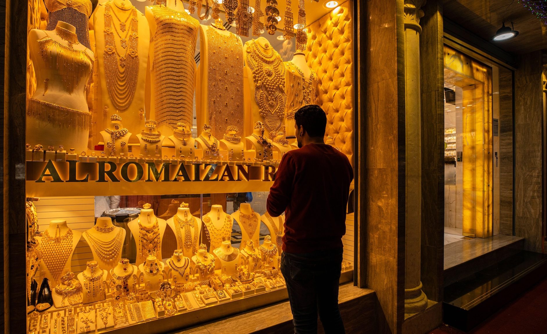 2BK5X38 Dubai Gold Souk, United Arab Emirates A shopper studies a display in the gold souk in Dubai. Investors are turning to gold in the face of economic uncertainty