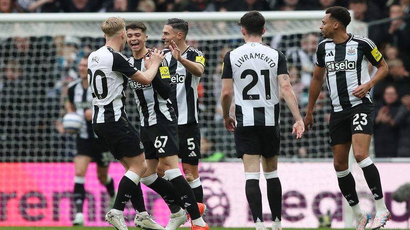 Newcastle United players in a match versus Nottingham Forest. The club has reduced its losses as revenues increase